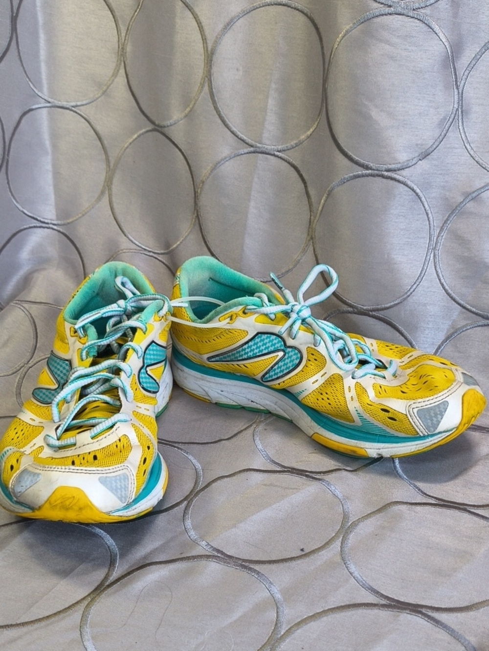 Newton Women’s Yellow and Teal Running Shoes AB Size 7.5